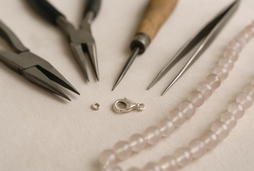 How to Fix a Broken Necklace Clasp in Under 5 Minutes