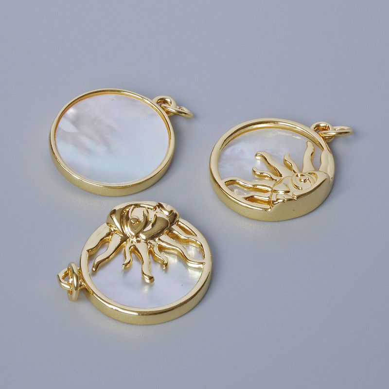 Pendant 'Sun' Mother-of-Pearl, Gold-tone Metal, Diameter 20×17.5 mm