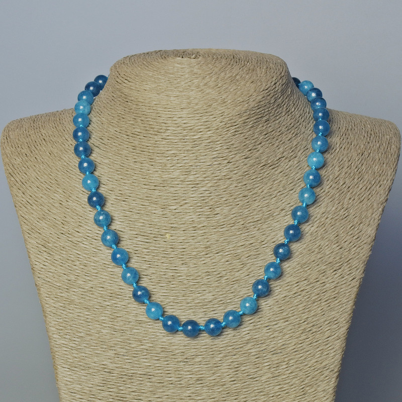 Natural apatite necklace with smooth beads, 8.5 mm diameter, 45–47 cm length