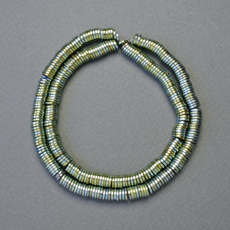 Hematite rondelle beads in chameleon green color, diameter 6x1mm, length 42cm strand