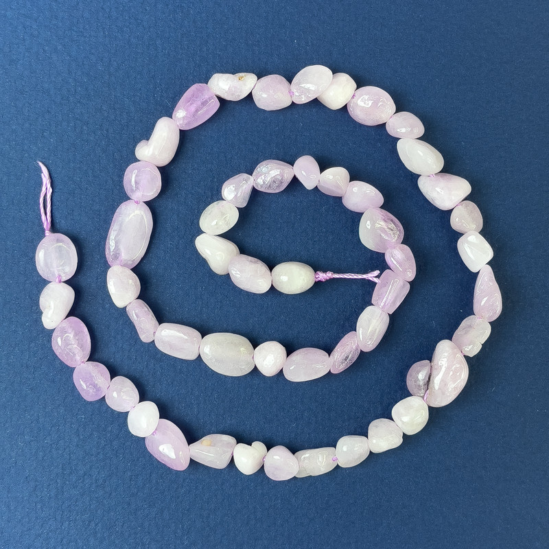 Kunzite lentil beads on thread, 6-12×5-7 mm +/-, length 39 cm+