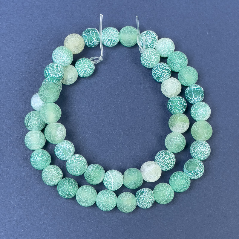 Frosty Agate Beads on Beading Thread, Smooth Round Beads, 8 mm Diameter ±, Length 35 cm ±