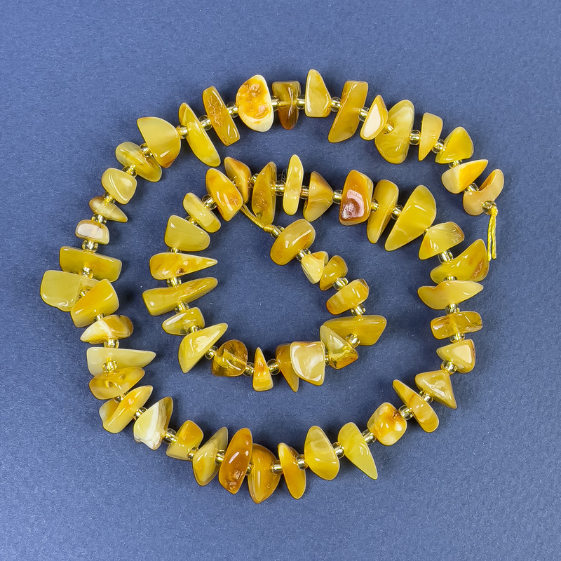 Amber chip beads 9–14×3–6 mm with 3 mm seed beads on a thread, length 38 cm