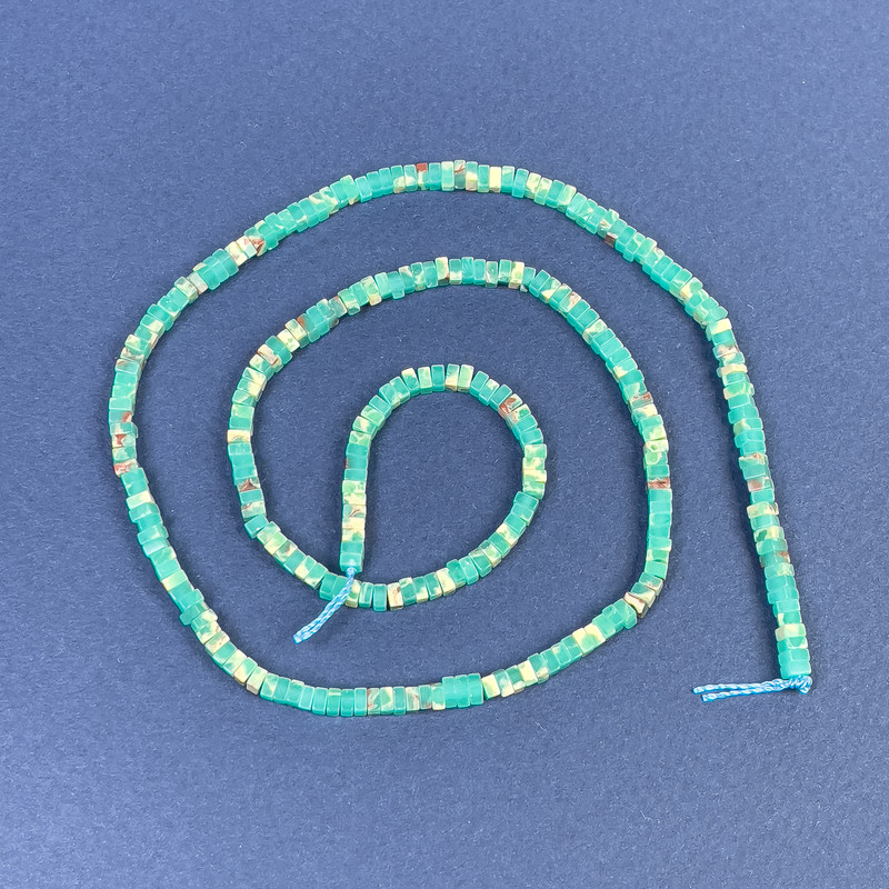 Variscite Beads, Square Rondelle 2.5×1 mm on thread, length 39 cm+