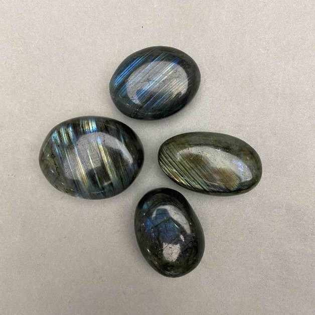 Price per 100 g. Polished Labradorite decorative stone, dimensions approx 20x30x40 mm, weight from 20 g