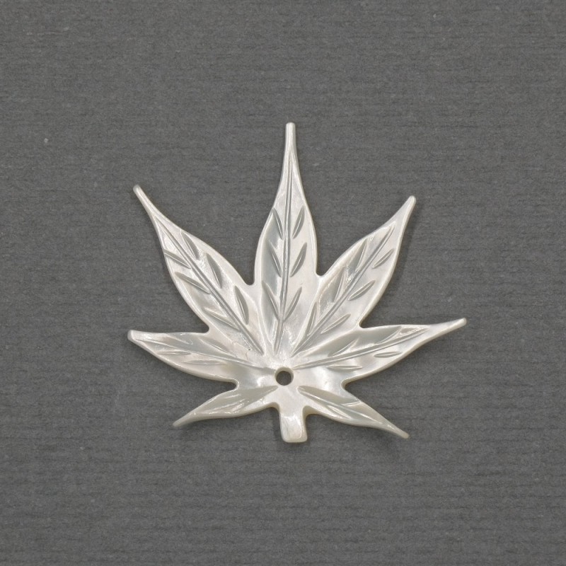 Pendant Necklace Leaf-shaped from natural white mother-of-pearl 25x28x2mm+