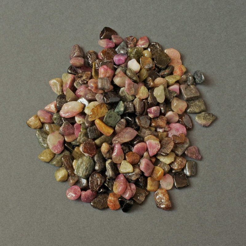 Natural tourmaline chip, undrilled, 7–12×6–8 mm ± (per 100 g ±)