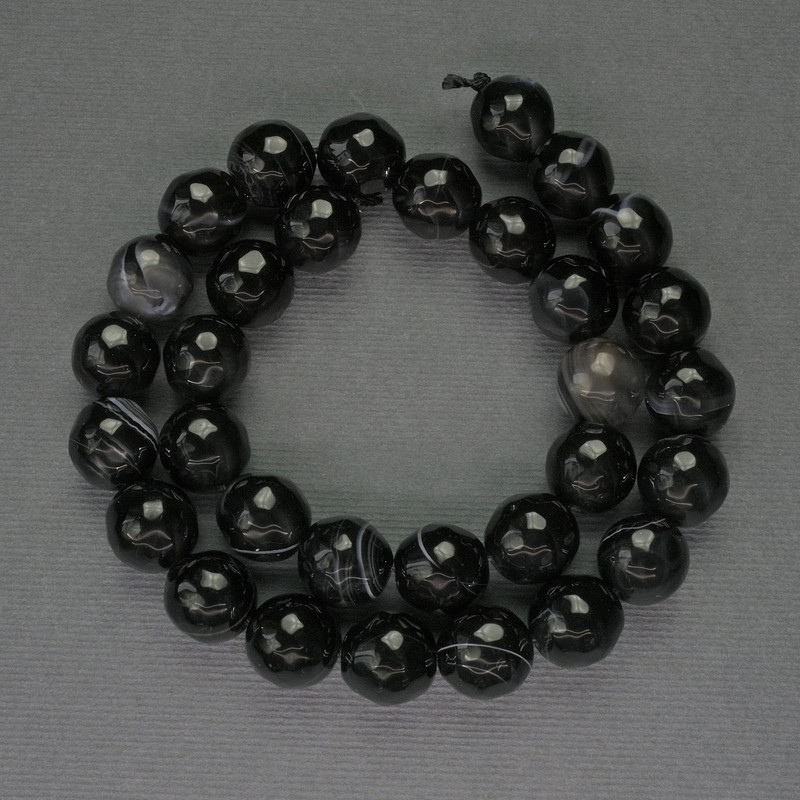 Faceted Agate Beads, round 12 mm diameter, on a thread, length 37 cm+