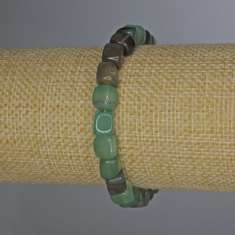 Bracelet with Brazilian agate cubes 7×7mm, length 18 cm ± stretch