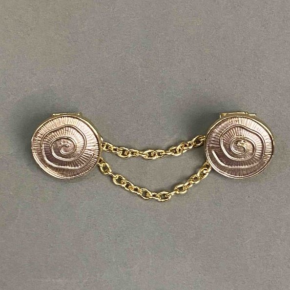 Brooch for cardigans, pink enamel, gold-tone metal, diameter 20 mm ±, chain length 9 cm+