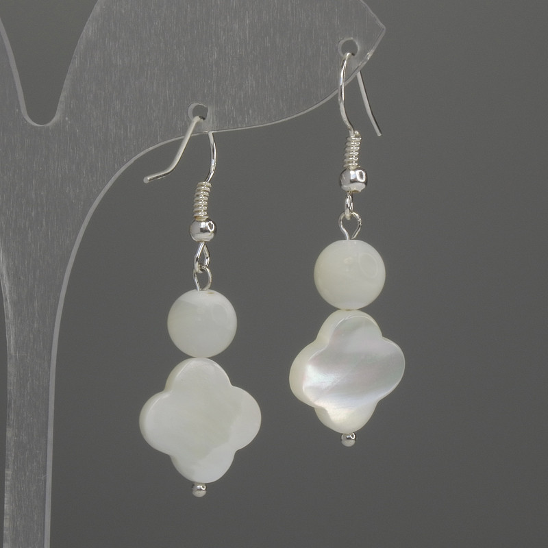 Earrings 'Mother-of-Pearl Clover' 12 mm ± clover element, 6 mm ± bead, length 38 mm ±