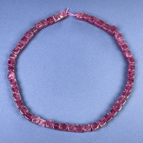 Tourmaline cube beads 8x8 mm ± on thread, length 38 cm+