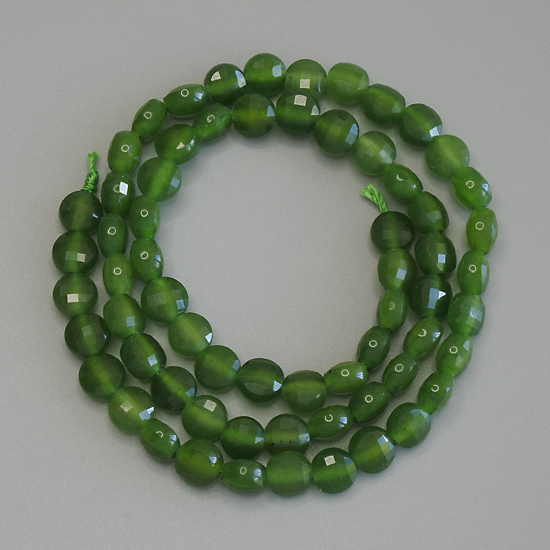 Chrysoprase beads, faceted coin-shaped, 6 mm diameter, 39 cm length, on a thread