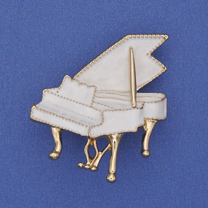 Brooch 'Royal' white enamel gold-tone metal 36x30 mm+