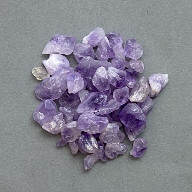 Natural Amethyst Faceted Chips Without Holes 6–22×6–10 mm ± (per 100 g ±)