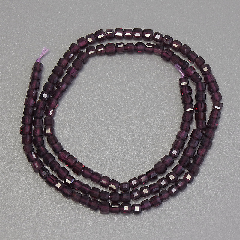 Garnet Faceted Cube Beads, diameter 3x3 mm ±, length 40 cm ± on a strand