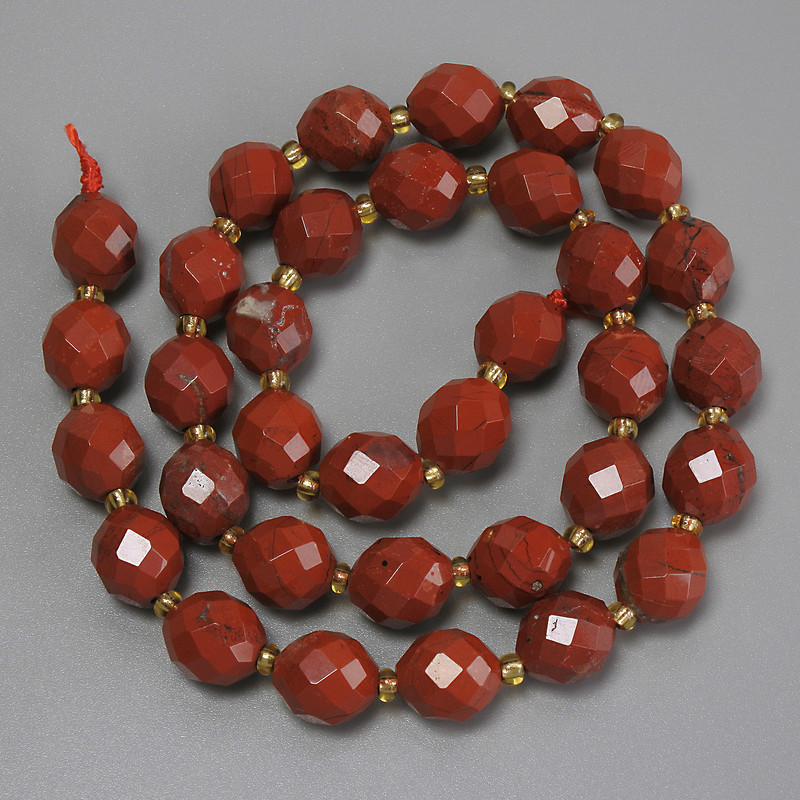 Red Jasper beads, faceted grain shape, 10x9 mm diameter, 3 mm seed beads, 39 cm length on thread