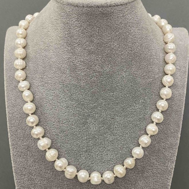 Natural freshwater pearl necklace 8.5–10.5 × 8–9 mm, length 47 cm, with clasp