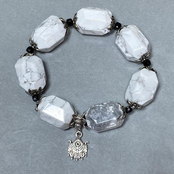 Chalcedony bracelet with faceted rondelle beads, diameter 20x15 mm, length 18 cm ± stretch