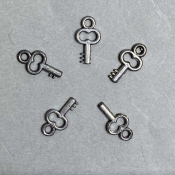 CLEARANCE! 0.5 kg Packaging - Key Pendant, Plastic, Dark Silver Color, 20x11x3 mm, hole diameter approx. 3 mm