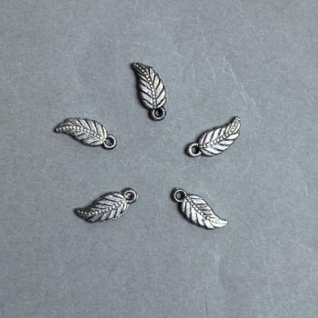CLEARANCE! 0.5 kg Packaging Leaf Pendant - Plastic - Dark Silver color - Dimensions 17x7x3 mm; hole diameter 2 mm