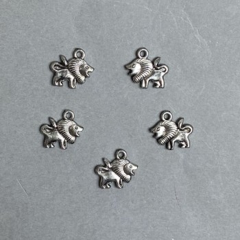 CLEARANCE! Pack size 0.5 kg Lion pendant, Plastic, Dark Silver, 16x16x3 mm, hole diameter 2-3 mm