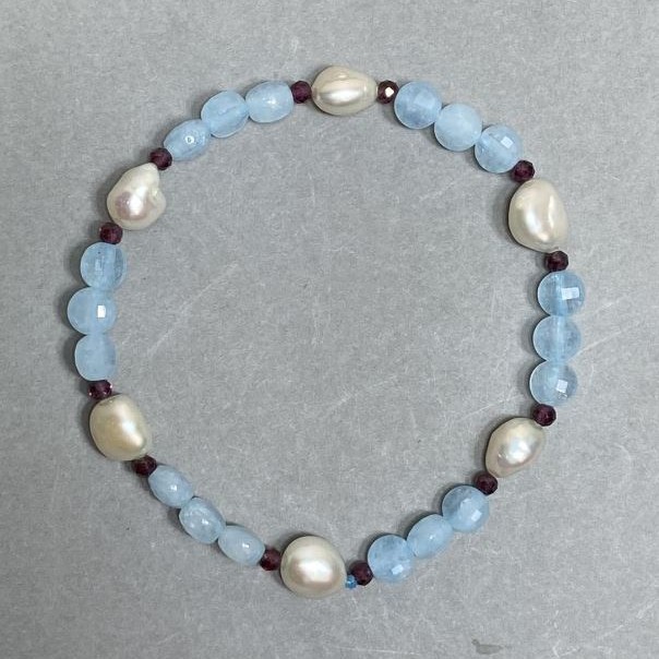 Aquamarine bracelet with faceted coin beads, 6 mm diameter; freshwater pearls 8–8.5×8 mm; length 18 cm; stretch