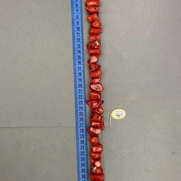 Beads of natural coral, faceted, assorted sizes, diameters ranging from 12×10 to 30×12 mm, weight approx. 242 g, length 40 cm ± on beading thread