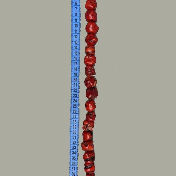 Natural Coral Beads, Faceted Assortment, Assorted Sizes, Diameters ranging from 12–20 × 18–24 mm, approx. weight 258 g, length 42 cm ± on thread