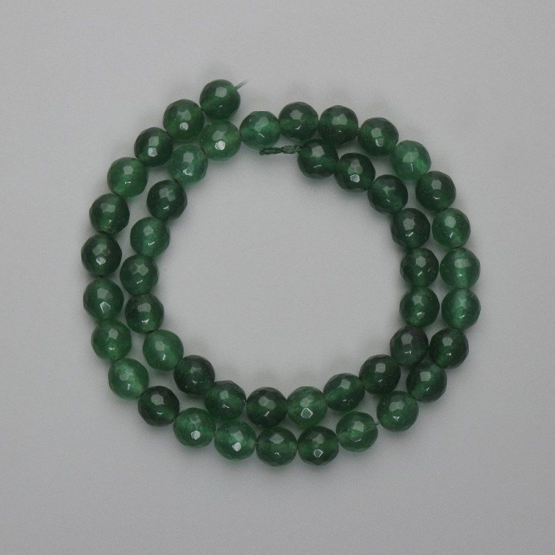 Faceted nephrite beads, ball-shaped, 8 mm diameter, 36 cm long on thread