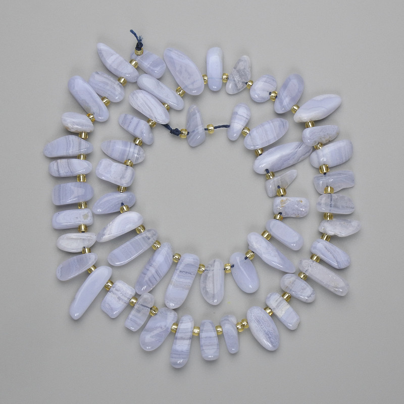 Blue agate butterfly faceted beads 6-15x5-7 mm +/- seed beads 3 mm +/- length 40 cm +/- on thread