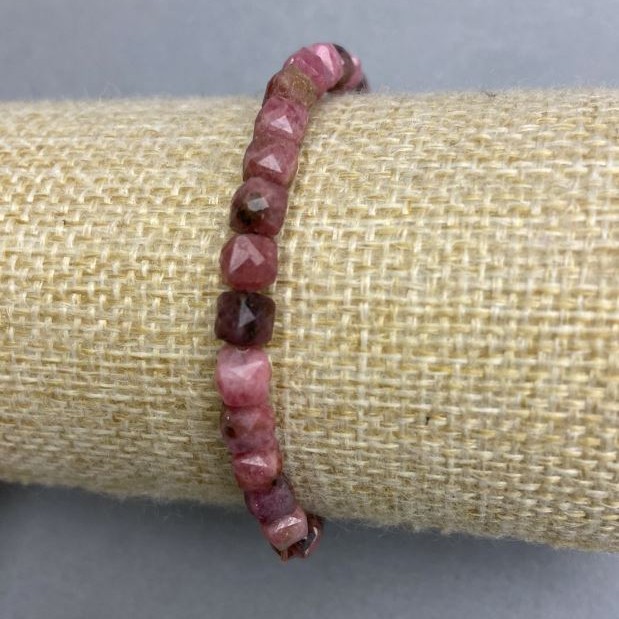 Rhodonite Bracelet with Faceted Cubes, 5×5 mm, length 18 cm ±, stretch