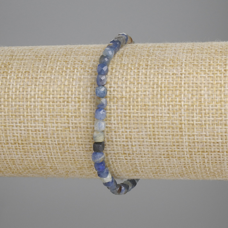 Kyanite Faceted Cube Bracelet, 4×4 mm, 18 cm length, stretch