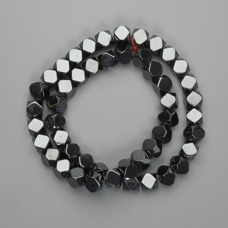 Hematite cube beads 8x8 mm +/- on thread, length about 39 cm +/-