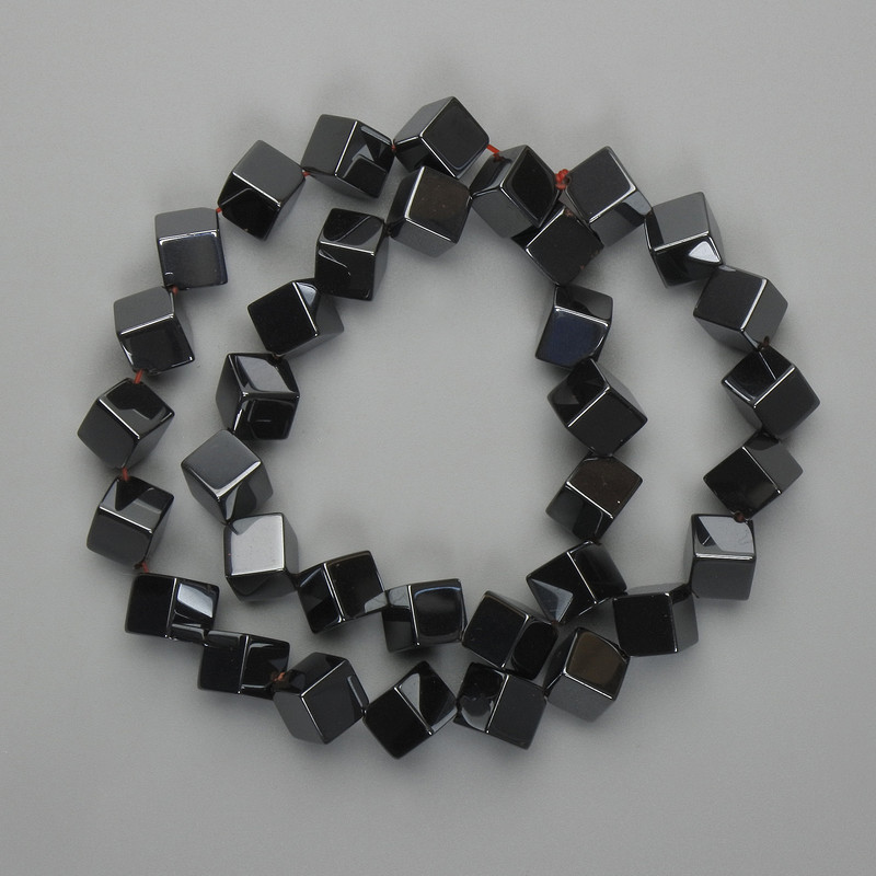 Hematite beads, cube-shaped with a through hole, 8x8 mm, length 40 cm