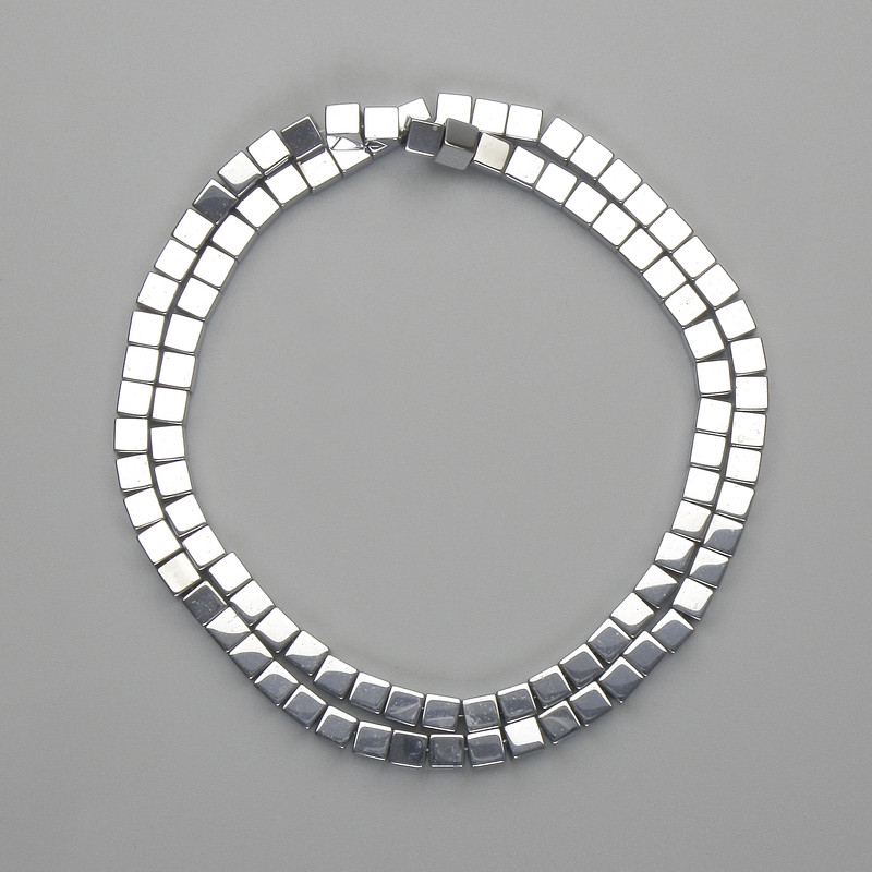 Hematite cube beads 4×4 mm +/- silver color, length 40 cm+