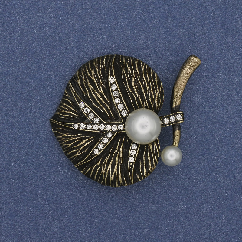 Leaf Brooch with Pearls and Crystals, Bronze-Colored Metal, 37×42 mm+