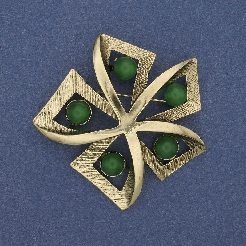 Accent Brooch with Green Cat's Eye, Gold-Tone Metal 60mm+
