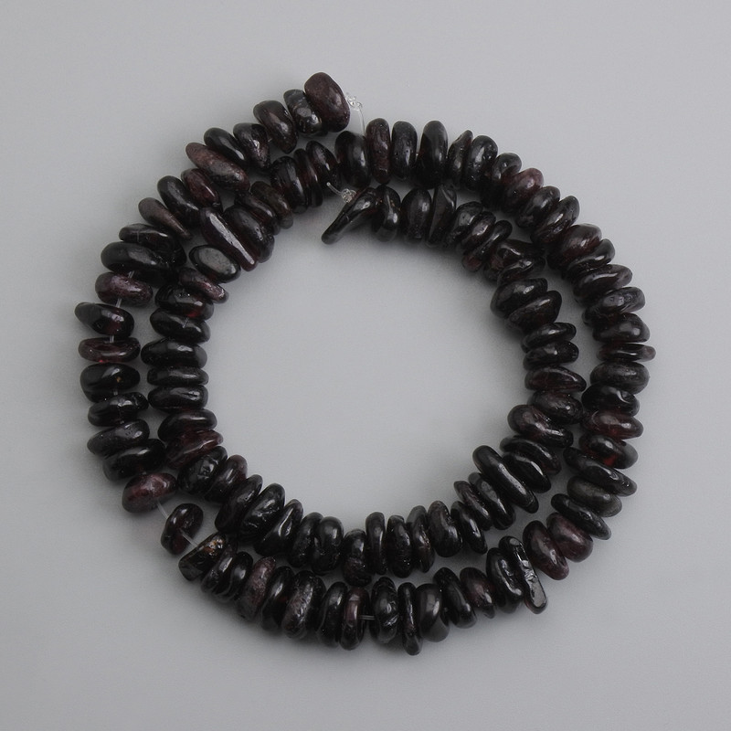 Garnet chip beads, 8–11×3–4 mm, length 40 cm ±
