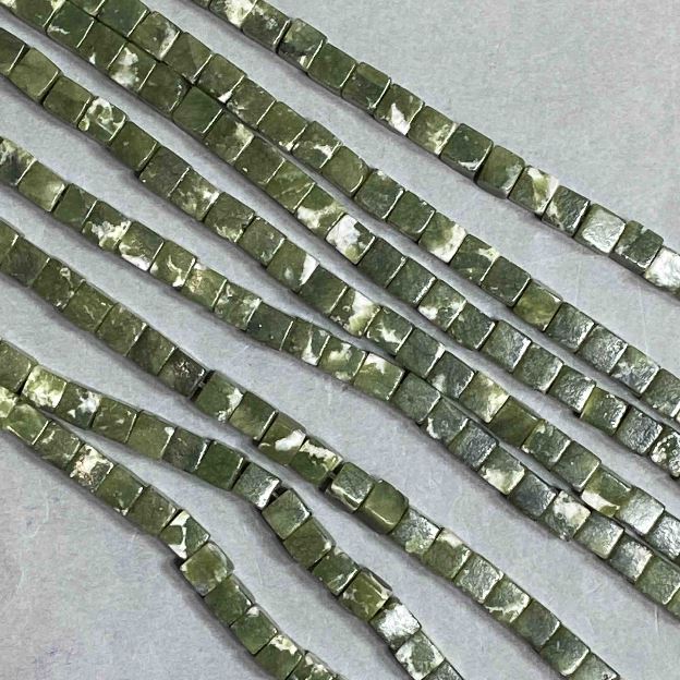 Jadeite Cube Beads 5–6 mm, 36 cm on Thread