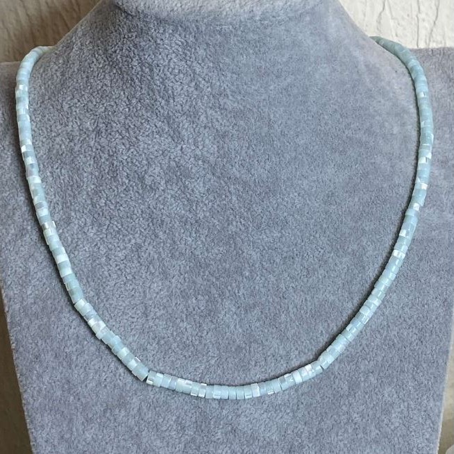 Necklace of natural mother-of-pearl, smooth rondel beads, 4×2 mm diameter, length 45 cm ± with a clasp