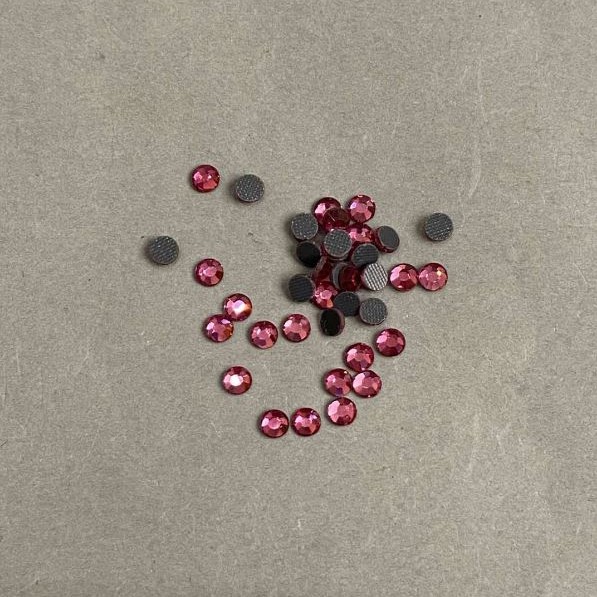 Pink rhinestones for cold-fixation, 4 mm diameter, packaging 15 g (±)