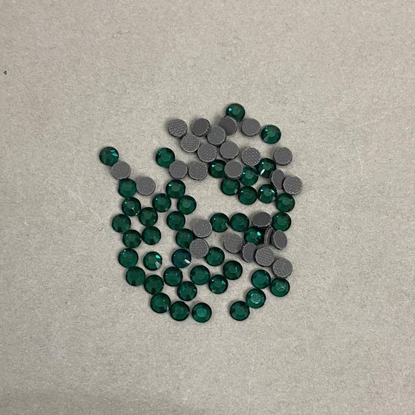 Green self-adhesive rhinestones, 4 mm diameter, packaging 215 g (±)