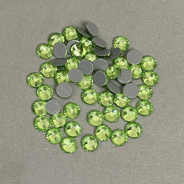 Green Cold-Set Rhinestones, 6 mm diameter, pack 305 g ±