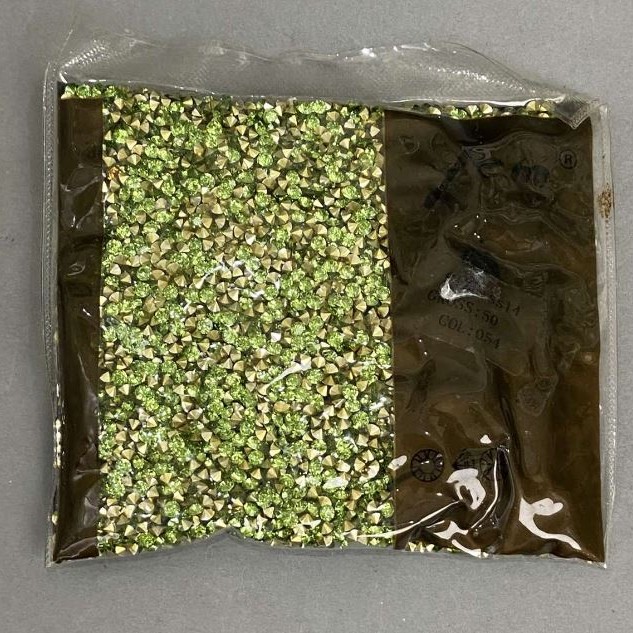 Light green rhinestones, 4 mm diameter, 75 g pack (±)