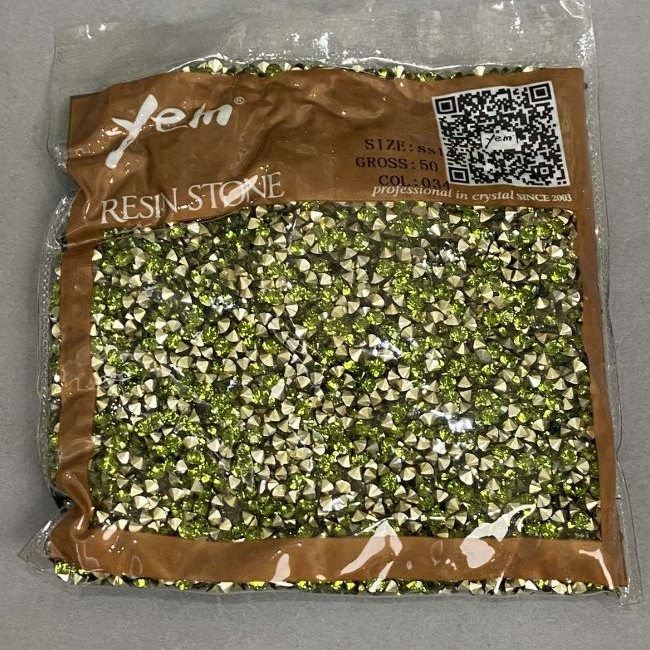 Green rhinestones, 4 mm diameter, packaging 75 g (+/-)