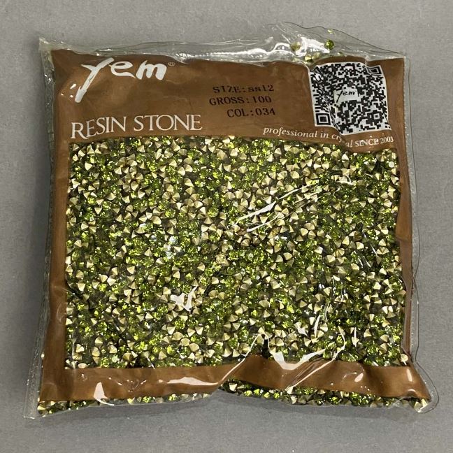 Green rhinestones, 3 mm diameter ±, packaging 105 g (±)