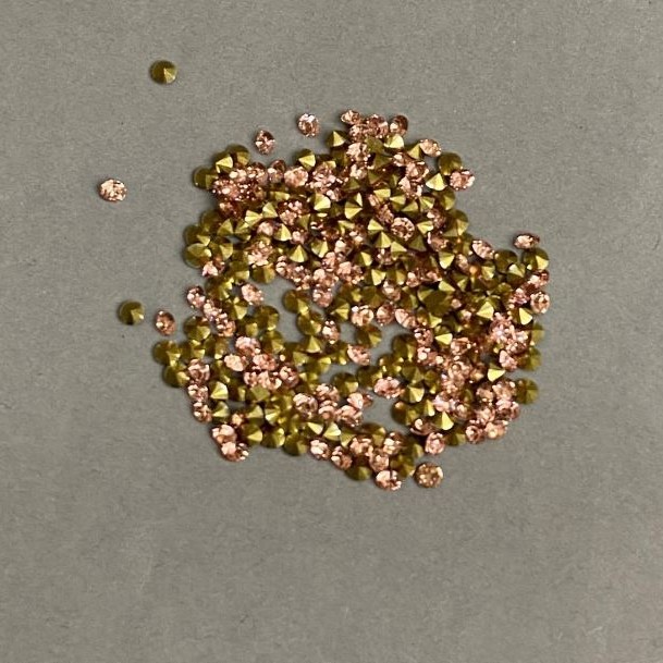 Pink rhinestone beads, diameter 2.5 mm (±), packaging 4 g (±)