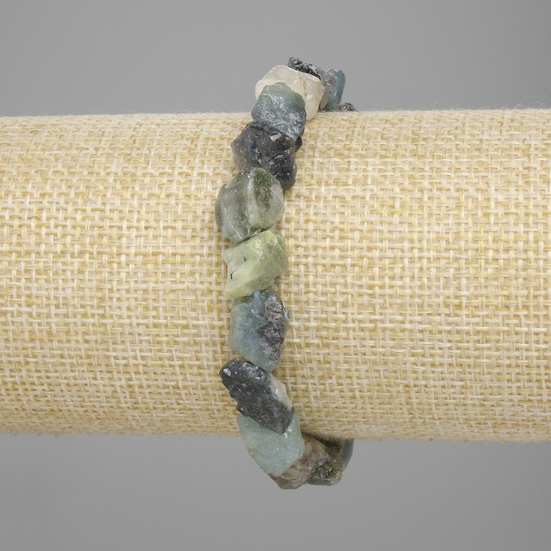 Bracelet with raw tourmaline stones, 9–11×6–11 mm, 18 cm long, stretch