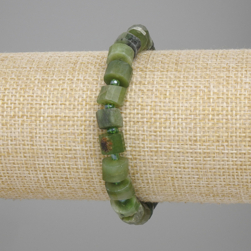 Jadeite Bracelet, Faceted Rondelle 8x5 mm, Seed Beads 3 mm ±, Length 18 cm ±, Stretch